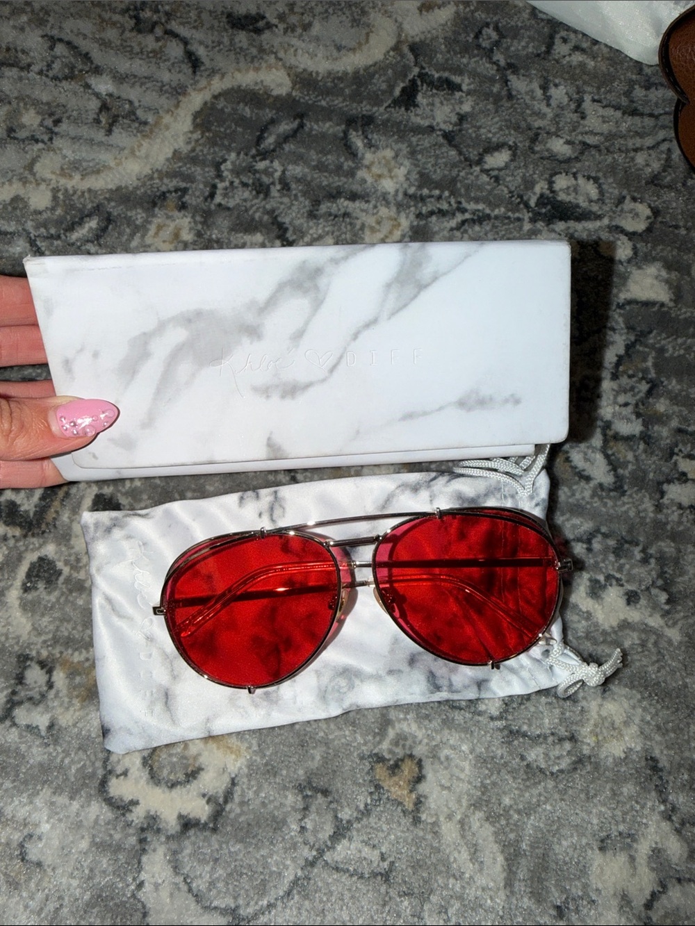 Khloé Kardashian x diff glasses